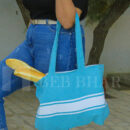 Un grand sac écologique et réutilisable en fouta plate, tunisienne, 100% coton pour faire vos courses, pique-niques, promenades, plage, sport, jacuzzi, piscine,...de couleur bleu turquoise