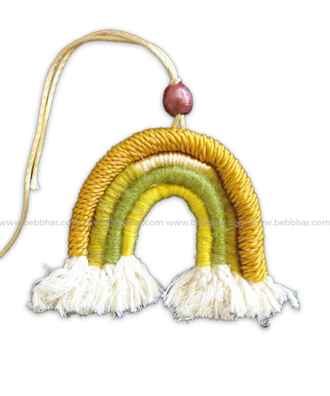 Accessoire artisanal en macramé pour la décoration de votre sac à main, porte-clefs ou votre voiture