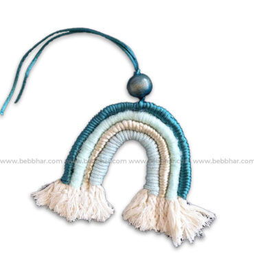 Accessoire artisanal en macramé pour la décoration de votre sac à main, porte-clefs ou votre voiture