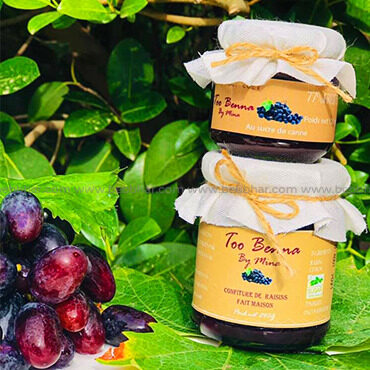 Confiture artisanale de raisins au sucre de canne. Elle est composée de 77% e fruit! C'est un délice à déguster en famille ou bien à offrir comme cadeau