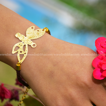 Bracelet en corde avec pendentif papillon en cuivre trempé dans l'or