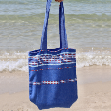 Un tote bag en fouta tunisienne traditionnelle 100% coton de dimensions H:40cm et L:35cm.