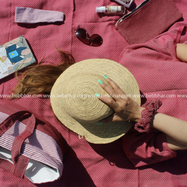 Un lot de plage de 7 pièces en fouta tunisienne 100% coton composé d'une robe de plage poncho de taille standard, un très grand sac, une fouta, une pochette fourre-tout, une trousse pour le téléphone, un chouchou et un serre-tête