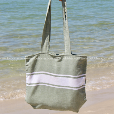 Un tote bag en fouta tunisienne traditionnelle 100% coton de dimensions H:35cm et L:40cm. Tissu: Fouta tunisienne 100% coton