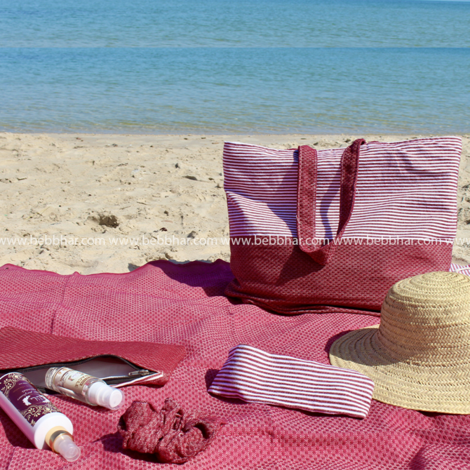 Un lot de plage de 7 pièces en fouta tunisienne 100% coton composé d'une robe de plage poncho de taille standard, un très grand sac, une fouta, une pochette fourre-tout, une trousse pour le téléphone, un chouchou et un serre-tête