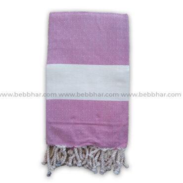 Fouta 100% coton de couleur rose vieux, elle est multi-usage comme serviette de plage ou de Hammam mais aussi dans la décoration comme nappe ou rideau,...