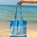 Un tote bag en fouta tunisienne traditionnelle 100% coton de dimensions H:40cm et L:40cm.