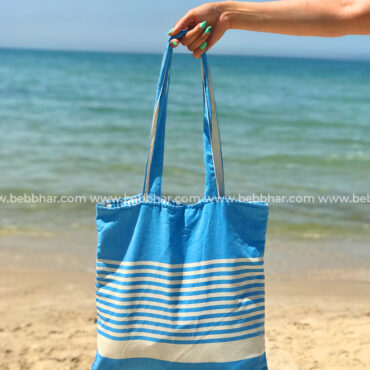 Un tote bag en fouta tunisienne traditionnelle 100% coton de dimensions H:40cm et L:40cm.