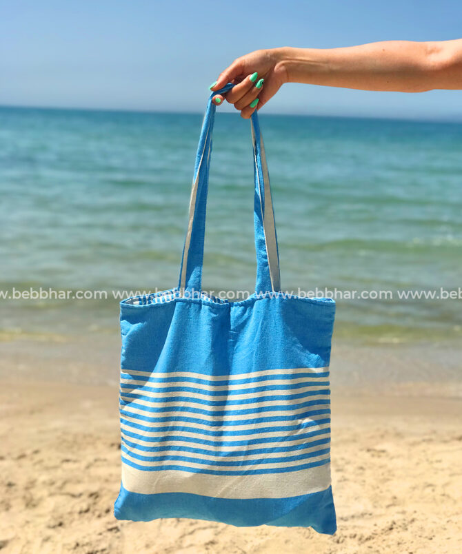 Un tote bag en fouta tunisienne traditionnelle 100% coton de dimensions H:40cm et L:40cm.