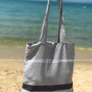 Un tote bag en fouta tunisienne traditionnelle 100% coton de dimensions H:40cm et L:40cm.